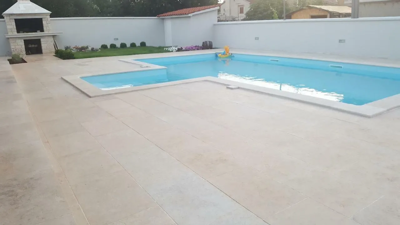 Villa Lucas Pula